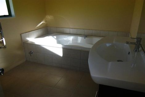 Photo of property in 2/3 Wai-iti Crescent, Woburn, Lower Hutt, 5010