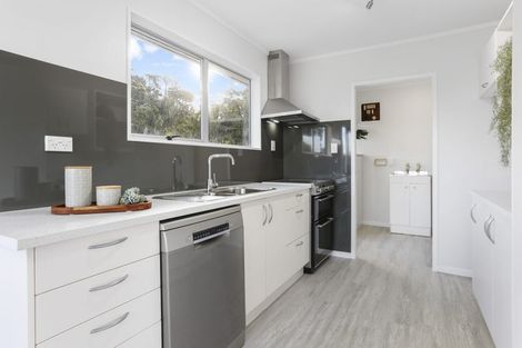 Photo of property in 69 Pine Avenue, Henderson, Auckland, 0612