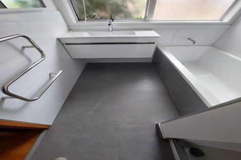 Photo of property in 1/5 Cezanne Place, New Lynn, Auckland, 0600