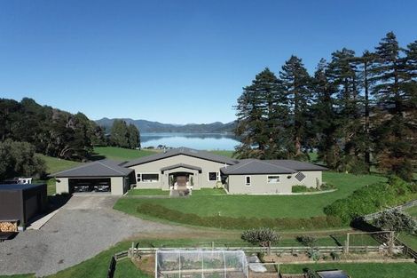 Photo of property in 5564 Kenepuru Road, Waitaria Bay, Picton, 7282