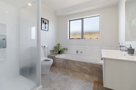 Photo of property in 95 Bert Wall Drive, Omokoroa, 3114