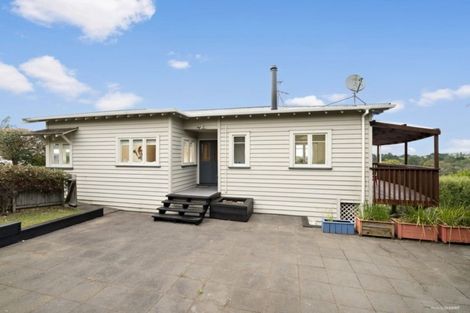 Photo of property in 17 Worthington Place, West Harbour, Auckland, 0618