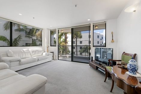 Photo of property in 2a/171 Hurstmere Road, Takapuna, Auckland, 0622