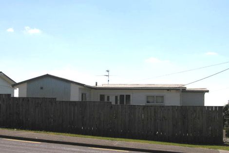 Photo of property in 2/119 Carlisle Road, Northcross, Auckland, 0632