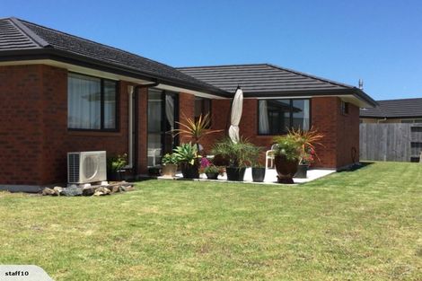 Photo of property in 12 O'farrell Drive, One Tree Point, 0118