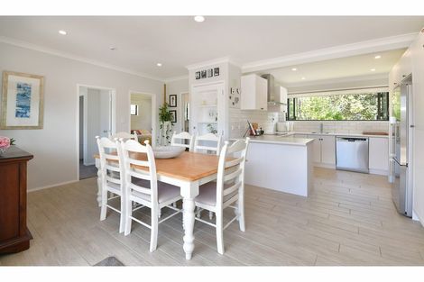 Photo of property in 6 Brian Crescent, Stanmore Bay, Whangaparaoa, 0932