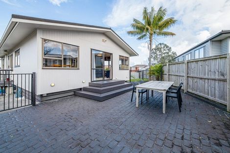 Photo of property in 3 Foyle Place, Glendene, Auckland, 0602