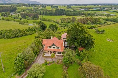 Photo of property in 2 Turitea Road, Fitzherbert, Palmerston North, 4472