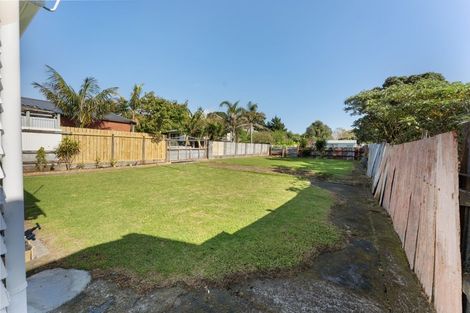Photo of property in 70 Pioneer Road, Moturoa, New Plymouth, 4310