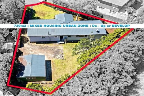 Photo of property in 1 Normandy Place, Henderson, Auckland, 0610