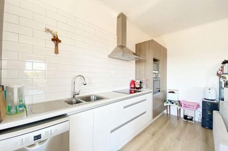 Photo of property in 5/2 Frances Bryers Road, Hobsonville, Auckland, 0616