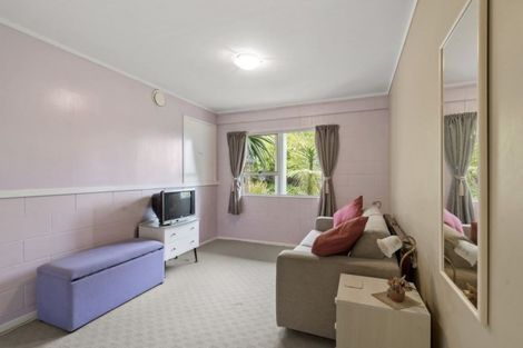 Photo of property in 31 Calman Place, Chatswood, Auckland, 0626