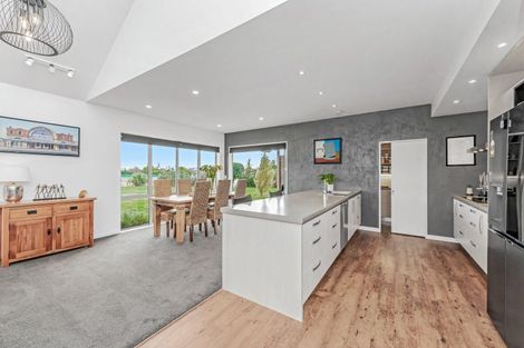 Photo of property in 39 Thorndon Close, Kirwee, Darfield, 7571