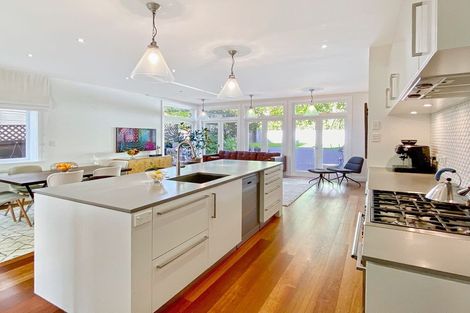 Photo of property in 37 Glen Road, Kelburn, Wellington, 6012