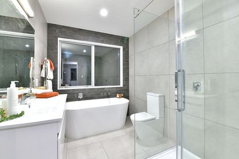 Photo of property in 17 Shakespear Road, Army Bay, Whangaparaoa, 0930