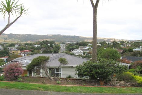 Photo of property in 15 Tainui Terrace, Tawa, Wellington, 5028