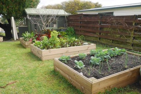 Photo of property in 29 Frimley Terrace, Waikanae Beach, Waikanae, 5036