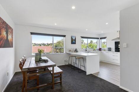 Photo of property in 9 Atlantis Place, Totara Vale, Auckland, 0629