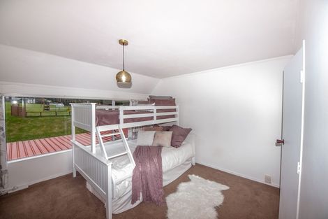 Photo of property in 18 Hollydale Grove, Churton Park, Wellington, 6037