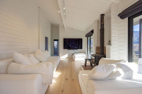 Photo of property in 64 Beacon Point Road, Wanaka, 9305