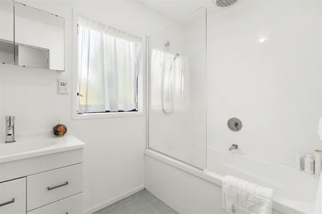 Photo of property in 44 Centorian Drive, Windsor Park, Auckland, 0632