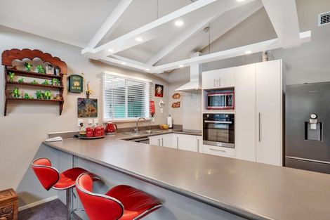 Photo of property in 16 Antrim Place, Hokowhitu, Palmerston North, 4410