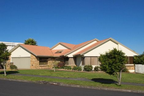 Photo of property in 22 Matterhorn Crescent, Northpark, Auckland, 2013