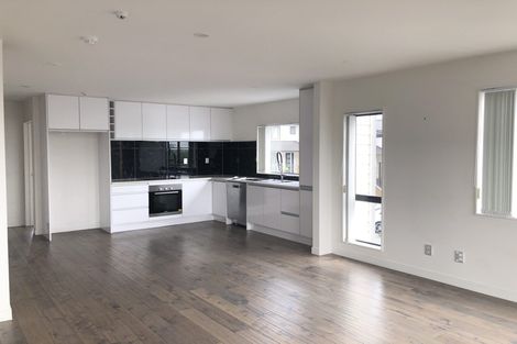 Photo of property in 16 Peony Mews, Oteha, Auckland, 0632