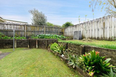 Photo of property in 112 Buscomb Avenue, Henderson, Auckland, 0610