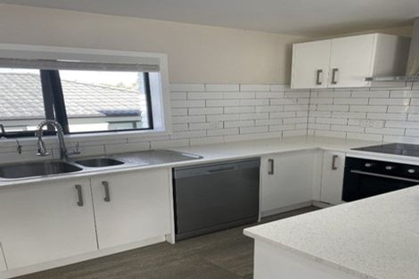 Photo of property in 16 Bangla Place, Massey, Auckland, 0614