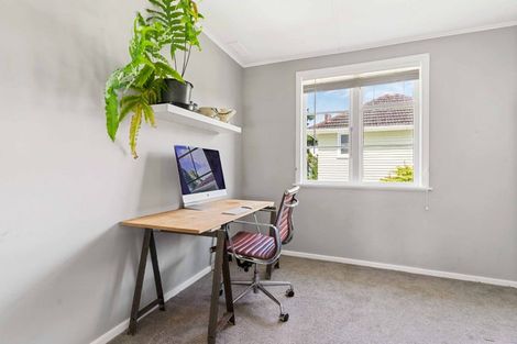 Photo of property in 21 Fraser Road, Narrow Neck, Auckland, 0624