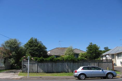 Photo of property in 2/28 Shakespeare Road, Milford, Auckland, 0620
