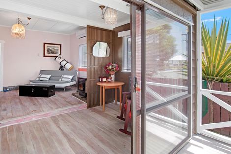 Photo of property in 35 Beach Road, Waihi Beach, 3611