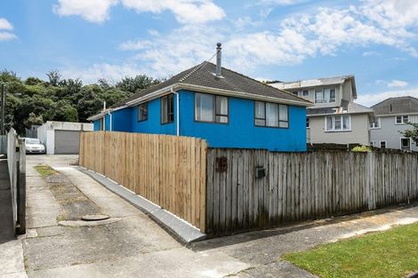 Photo of property in 15 Maher Place, Ranui, Porirua, 5024