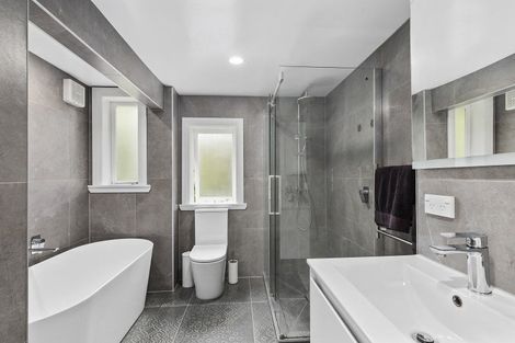 Photo of property in 22 Fairview Crescent, Kelburn, Wellington, 6012