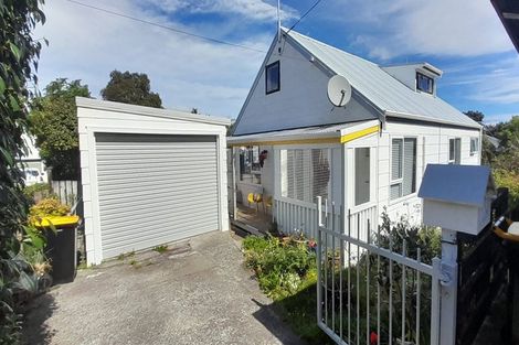 Photo of property in 104 Tauhinu Road, Miramar, Wellington, 6022