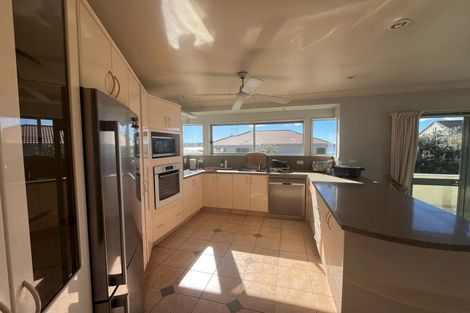 Photo of property in 2/10 Nadine Place, Mangere Bridge, Auckland, 2022