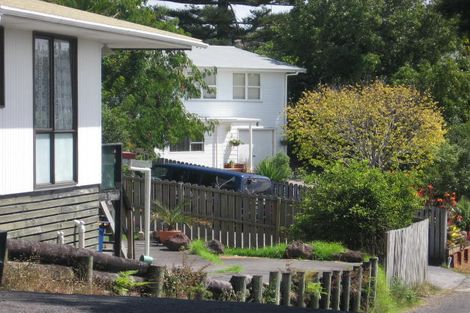 Photo of property in 2/8 Ludlow Terrace, Totara Vale, Auckland, 0627