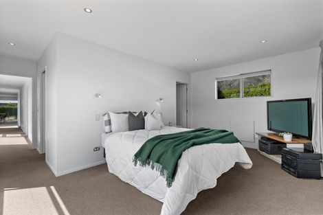 Photo of property in 5 Nerin Square, Lake Hayes, Queenstown, 9304
