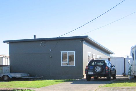 Photo of property in 11 Andresen Street, Foxton Beach, Foxton, 4815