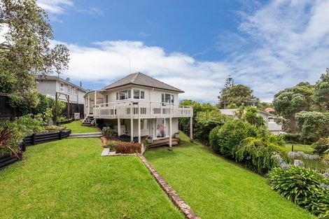 Photo of property in 27 Creamer Avenue, Belmont, Auckland, 0622