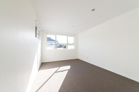 Photo of property in 2/80 Portage Road, New Lynn, Auckland, 0600