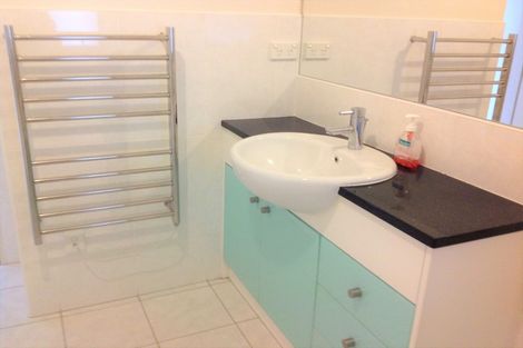 Photo of property in 943a East Coast Road, Torbay, Auckland, 0630