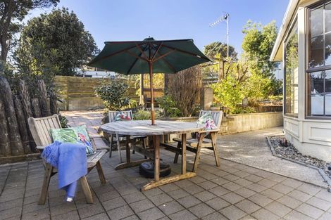 Photo of property in 3 Dart Crescent, Island Bay, Wellington, 6023