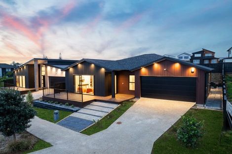 Photo of property in 28 Evergreen Parade, Rosehill, Papakura, 2113