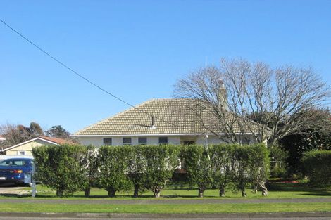 Photo of property in 7 Queenwood Road, Levin, 5510
