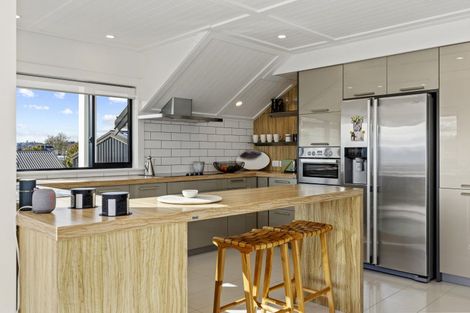 Photo of property in 20 Pukenamu Road, Rainbow Point, Taupo, 3330