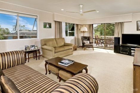 Photo of property in 33 Longreach Drive, Sunnyvale, Auckland, 0612