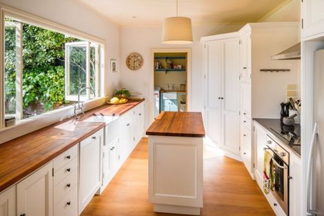 Photo of property in 17 Kowhai Street, Eastbourne, Lower Hutt, 5013