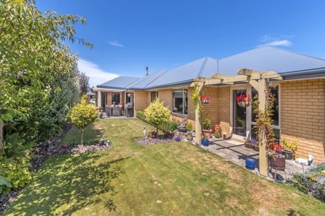 Photo of property in 6 Oratia Grove, Northwood, Christchurch, 8051